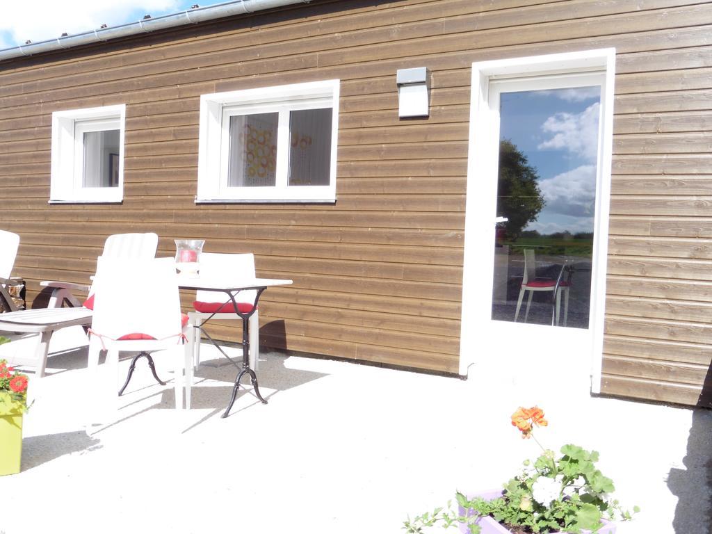 Cottages De La Ville Daniou Langrolay Exterior foto
